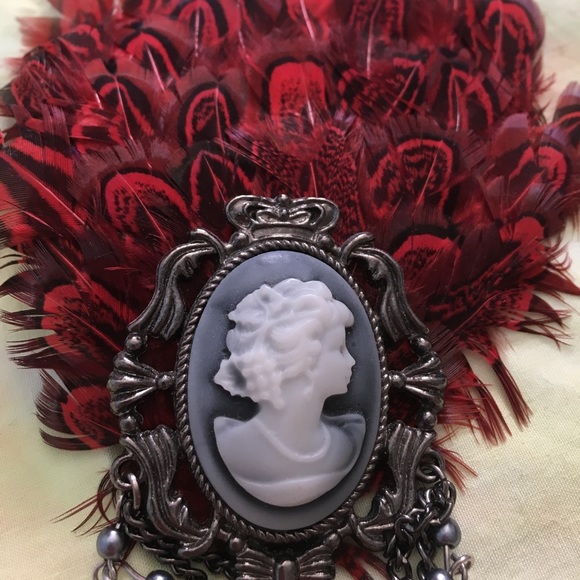 Glampire Design (Etsy shop) small red feather clip - Picture 2 of 4